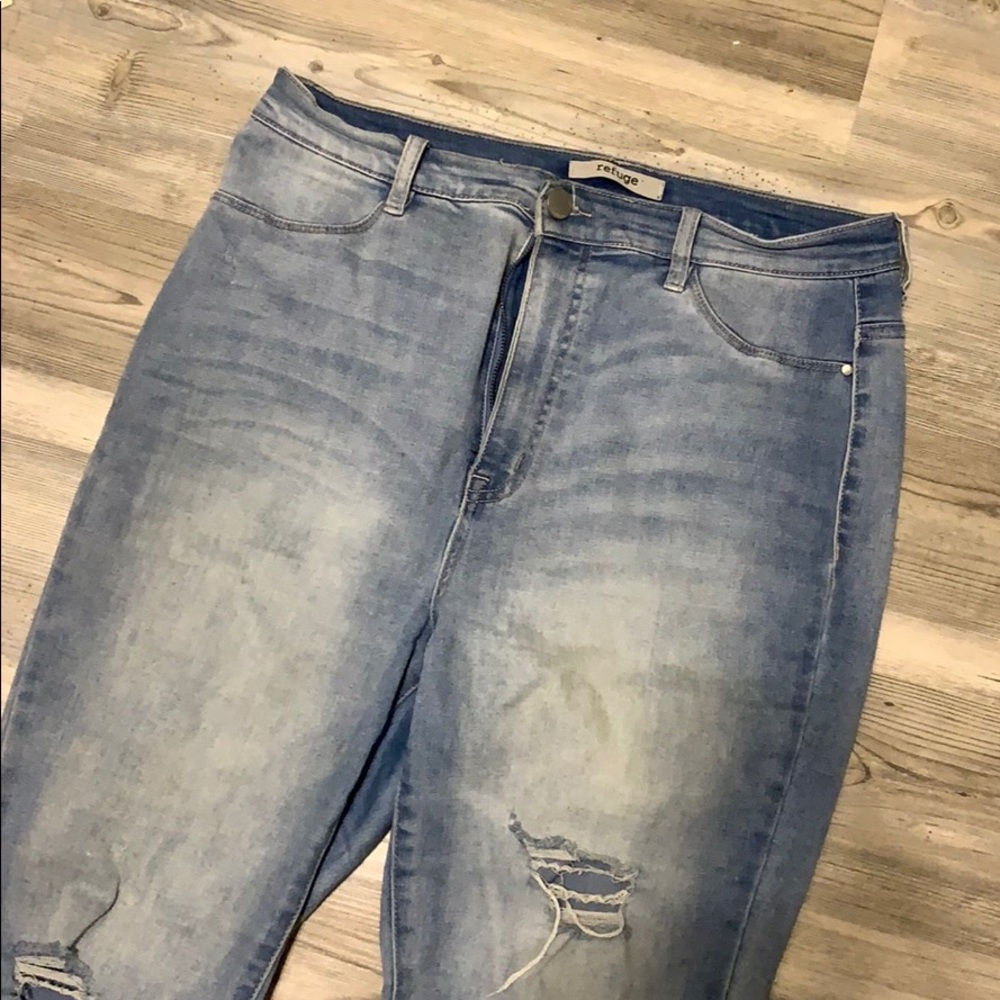 REFUGE Ripped Jeans